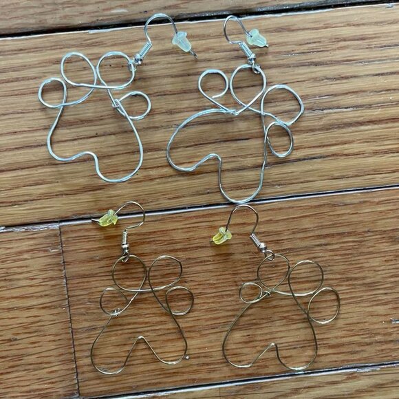 Paw Print Jewelry: 1 Ring, 3 Earrings - Picture 2 of 8